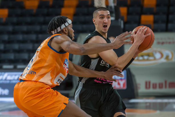 但亦促使其 但亦促使其